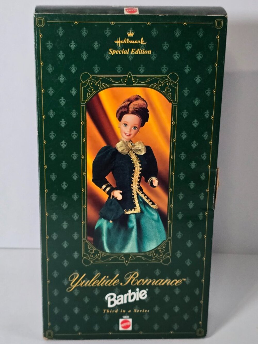 1996 Hallmark Special Edition Yuletide Romance Barbie Doll #15621 NIB Read